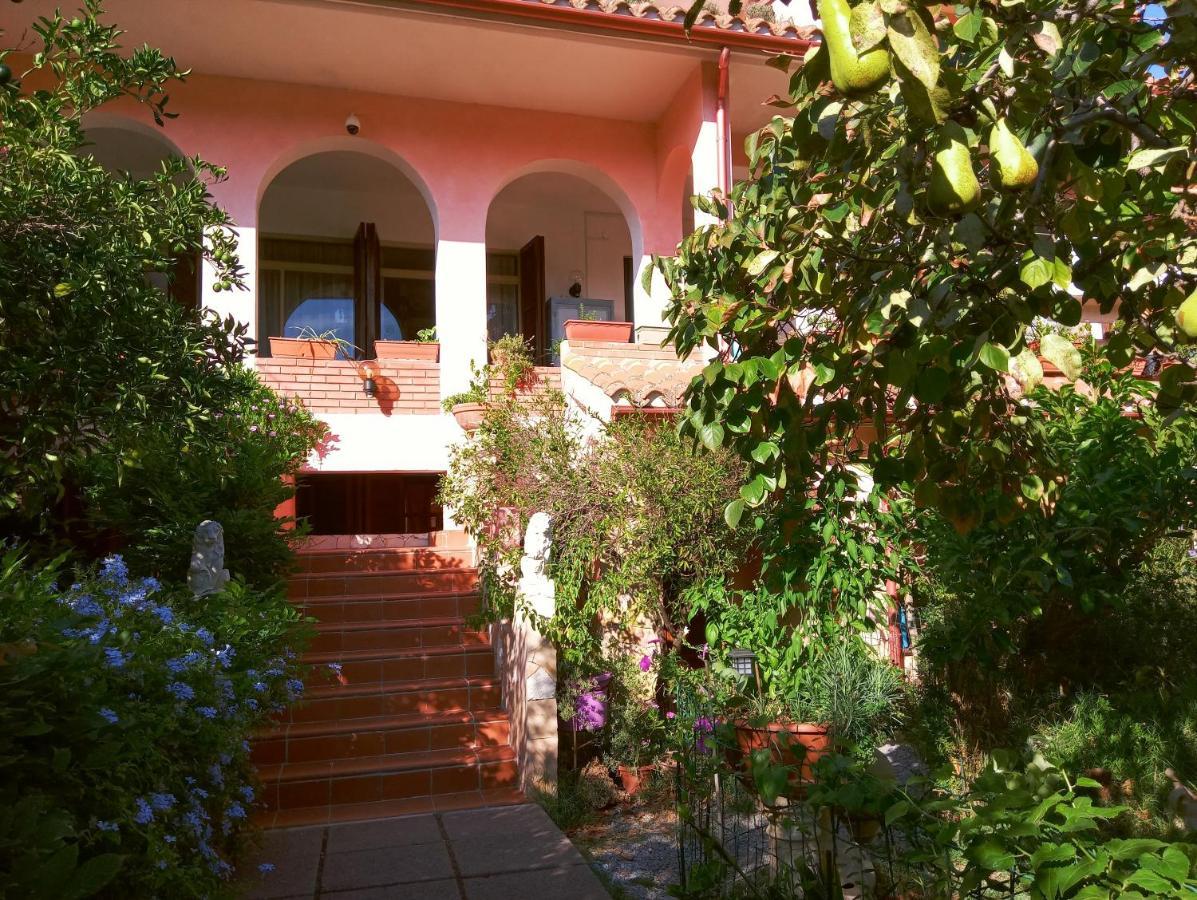 Villa Corrias Siliqua Exteriör bild