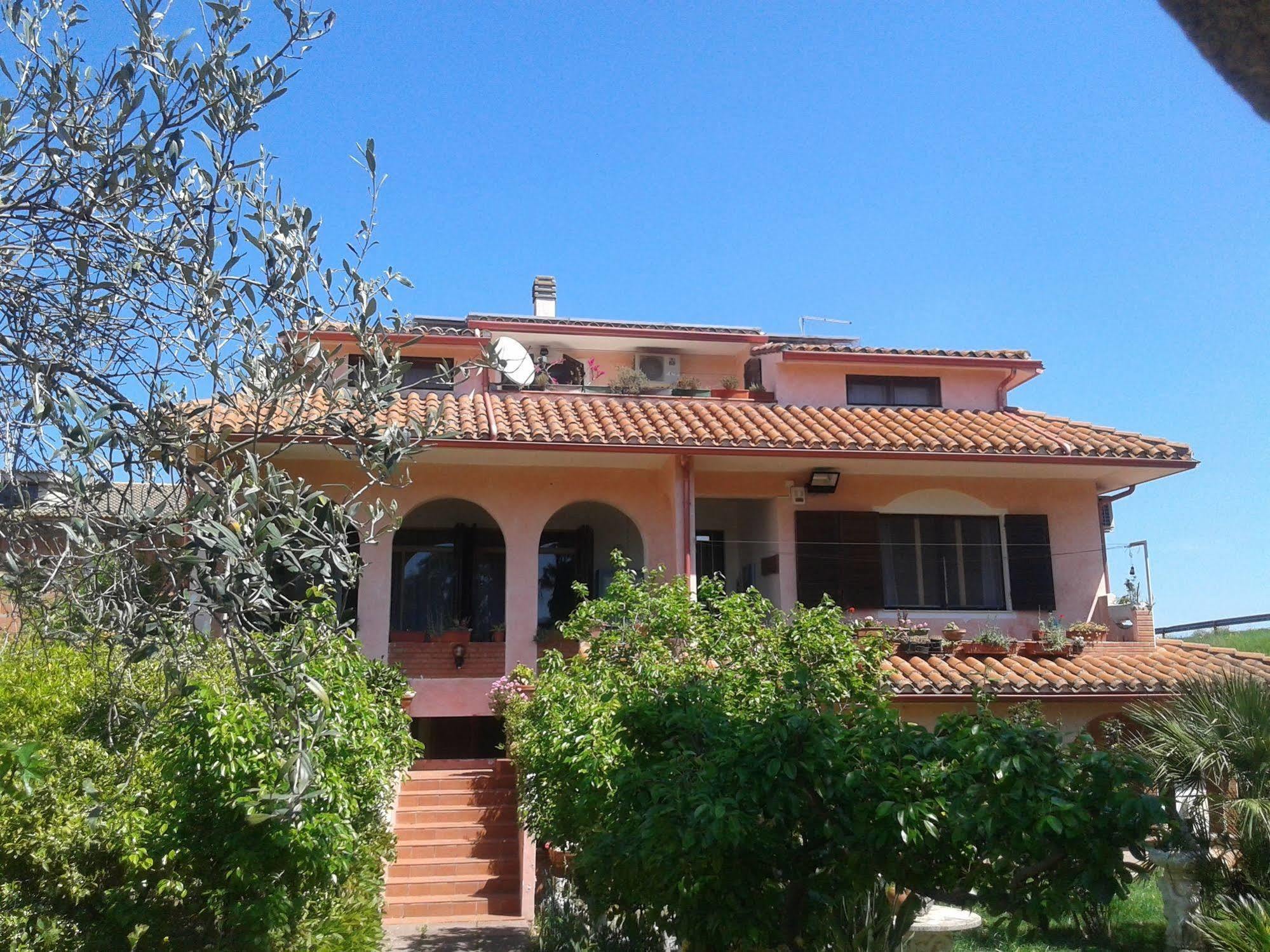 Villa Corrias Siliqua Exteriör bild