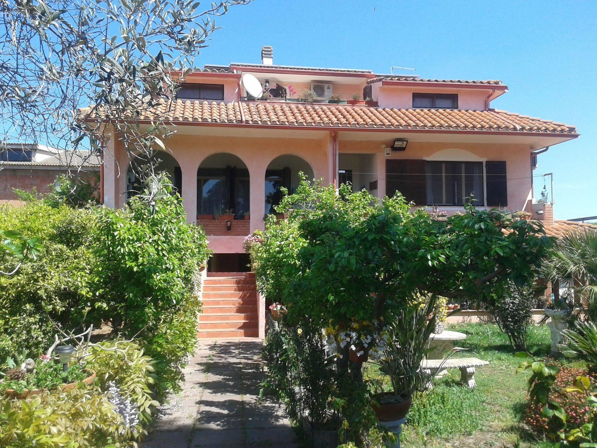 Villa Corrias Siliqua Exteriör bild